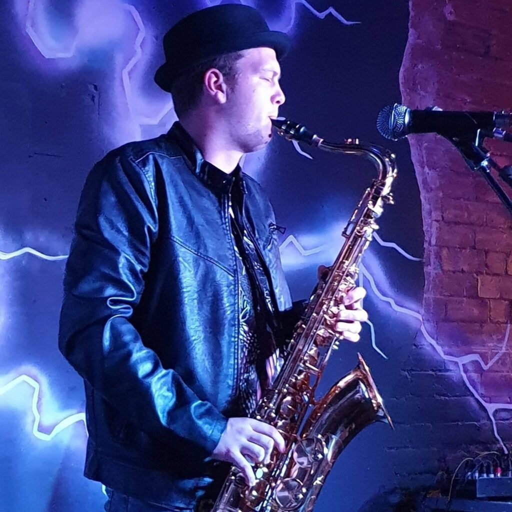 Hari Harmonies - Professional Saxophonist for Hire