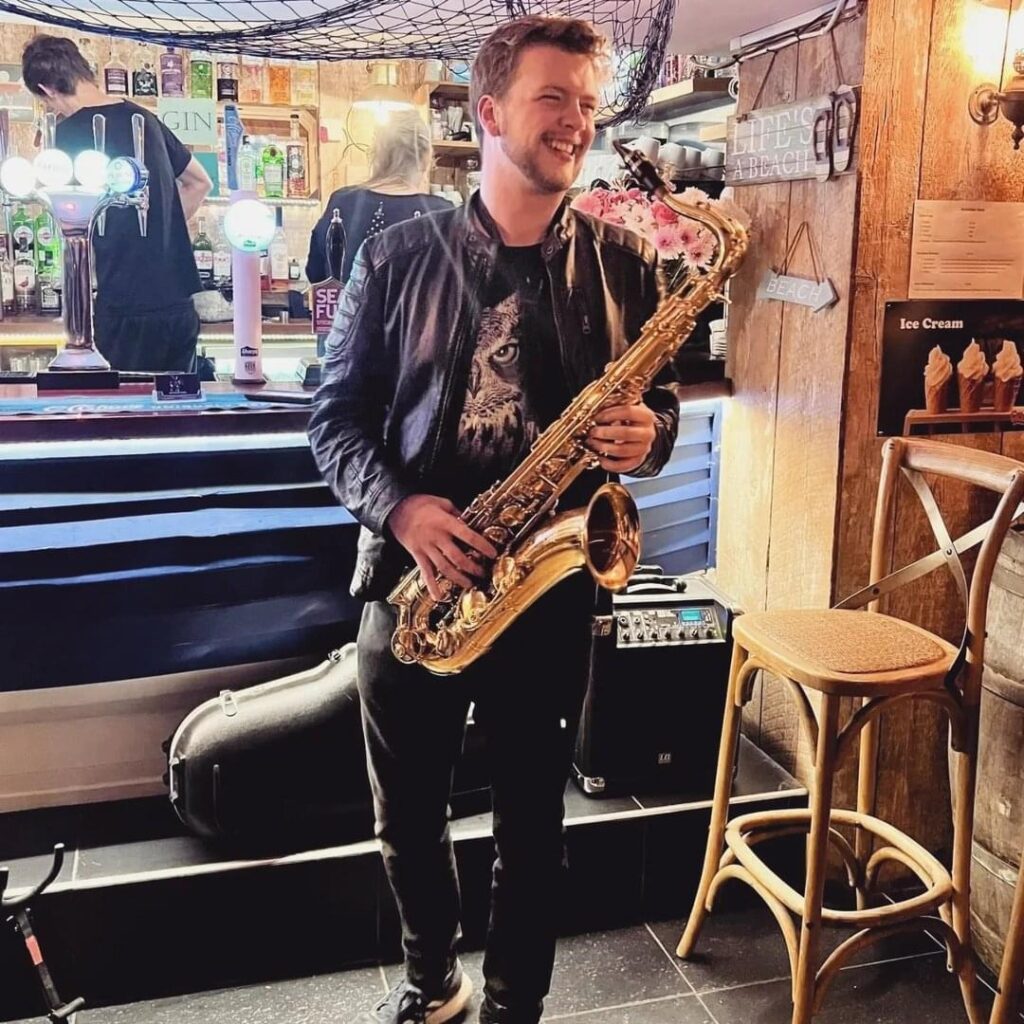 Hari Harmonies - Professional Saxophonist for Hire